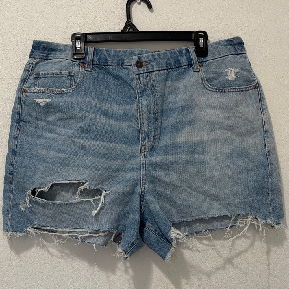 American Eagle Curvy Mom Denim Shorts - Distressed High Rise Size 20